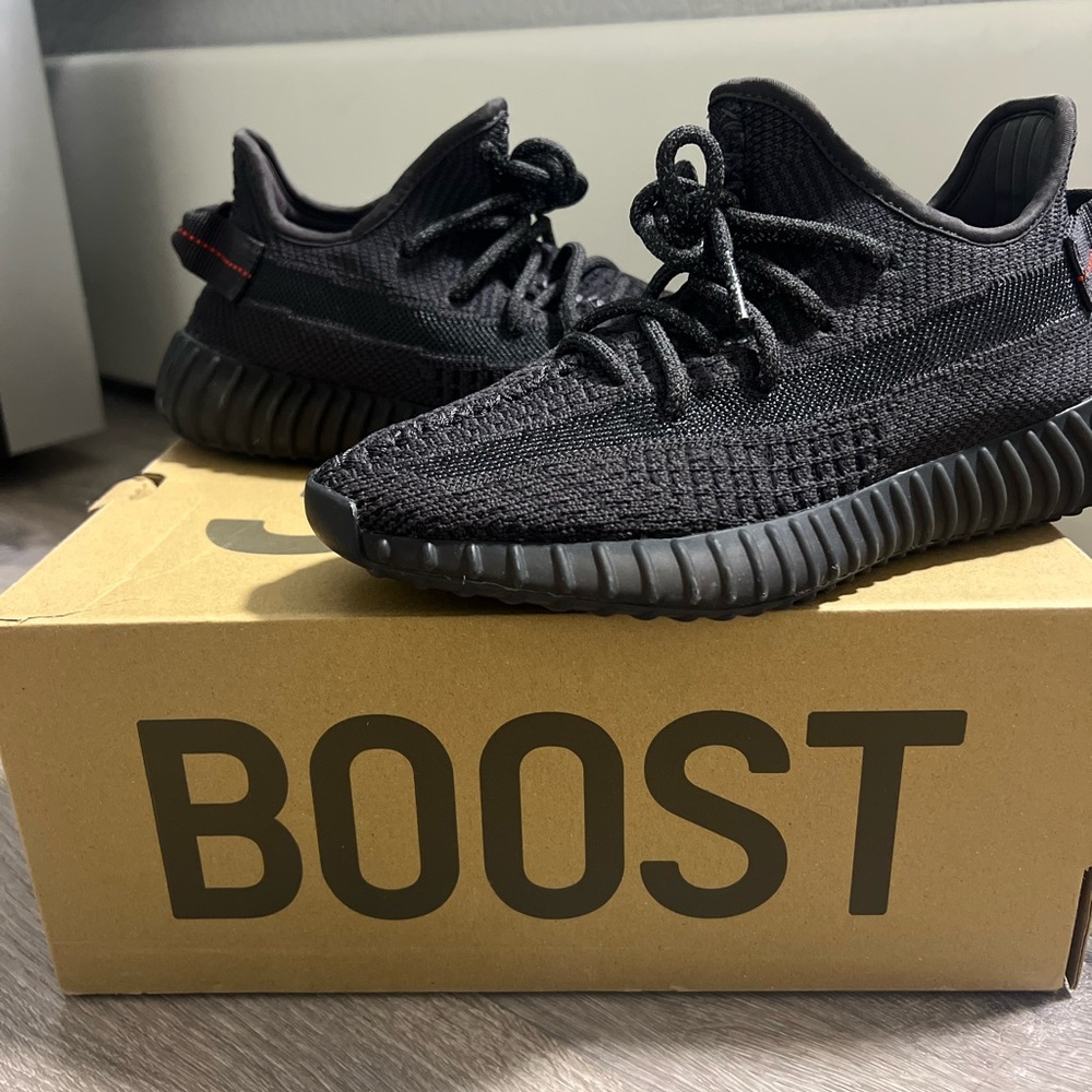 YEEZY BOOST 350 V2